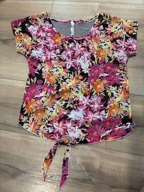 Seven7 Black Floral Tie-Front Short Sleeve Top No Size Tag but Best for a Small